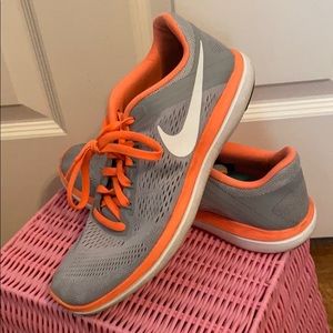 Nike tennis shoes